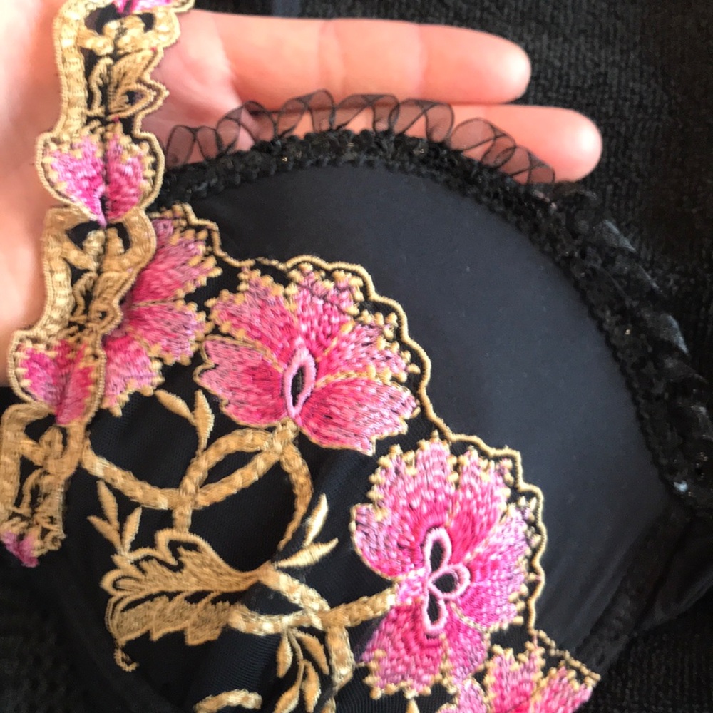 Beach Bunny Push Up Embroidered Bikini Top - Picture 2 of 3